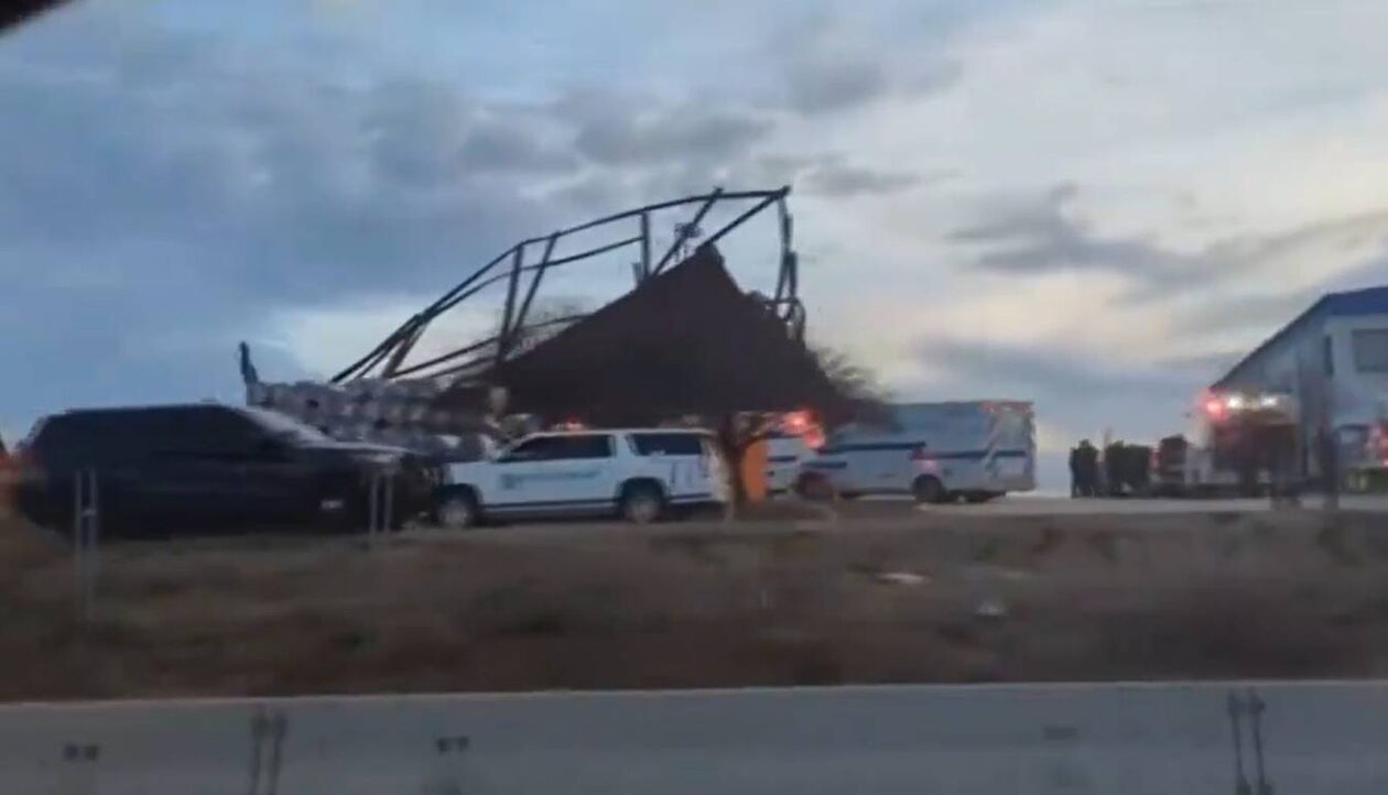 ΗΠΑ: Κατάρρευση υπόστεγου σε αεροδρόμιο – Τρεις νεκροί, πολλοί τραυματίες