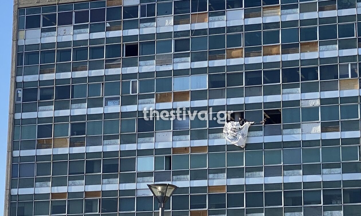 Εισβολή διαδηλωτών στην πρυτανεία του ΑΠΘ