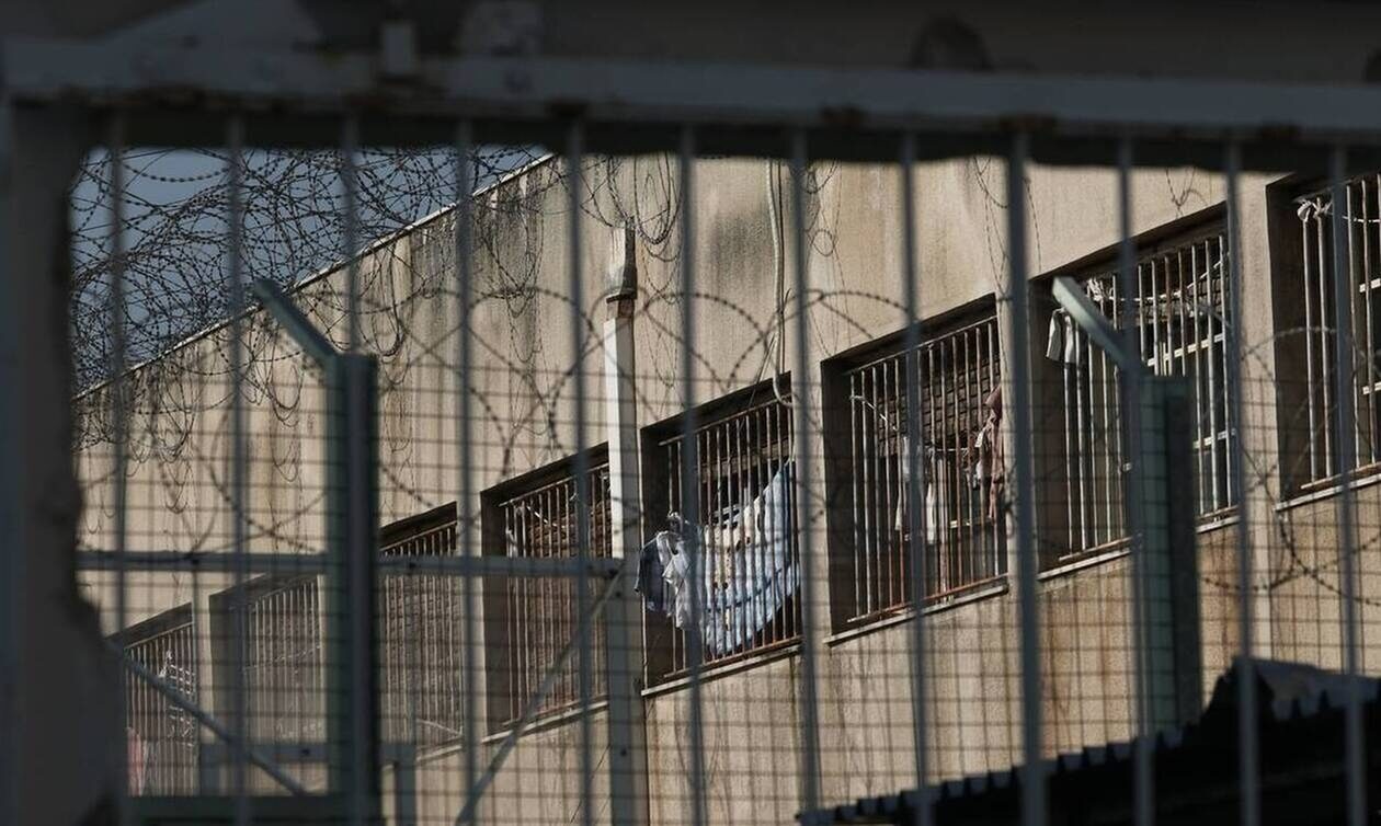 Σέρρες: Καταδικάστηκε σωφρονιστικός υπάλληλος – Παρακολουθούσε τις συνομιλίες συναδέλφων του