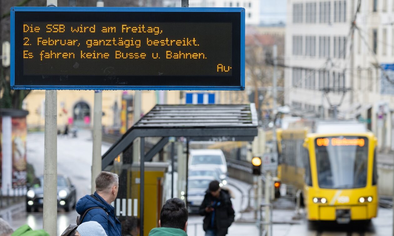 «Παραλύει η Γερμανία»: Χειρόφρενο στις συγκοινωνίες, στον χορό των απεργιών και τα νοσοκομεία