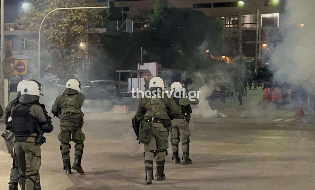 Θεσσαλονίκη: Άγρια επεισόδια στο ΑΠΘ με πετροπόλεμο και χημικά