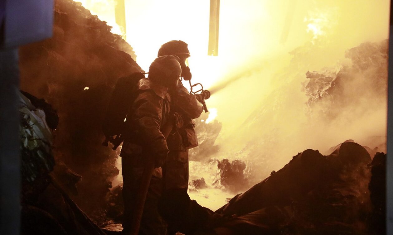 Kόλαση φωτιάς στο Ναϊρόμπι: Τουλάχιστον δύο νεκροί και εκατοντάδες τραυματίες από έκρηξη