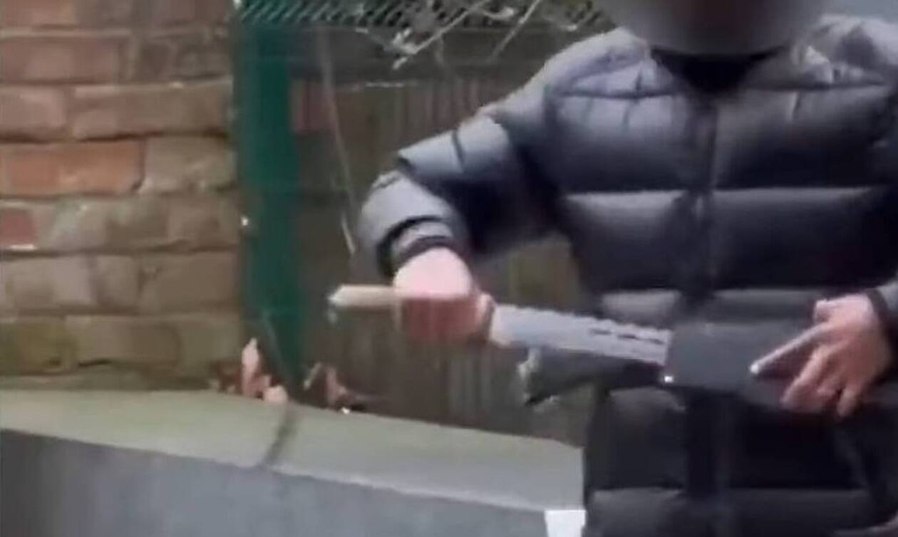 Βρετανία: Τρόμος από συμπλοκή νεαρών με «χατζάρες» στο κέντρο του Νότιγχαμ