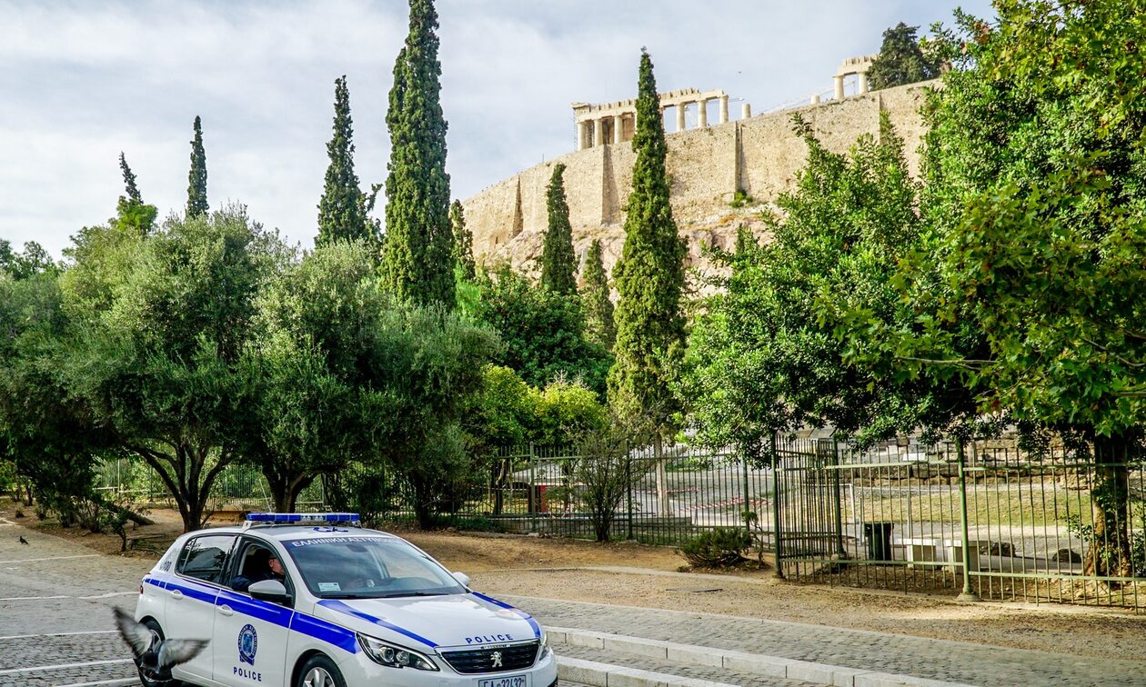 Ακρόπολη: Ανηλικοί δράστες απείλησαν 16χρονο – Τον ρώτησαν τι ομάδα είναι και πού μένει