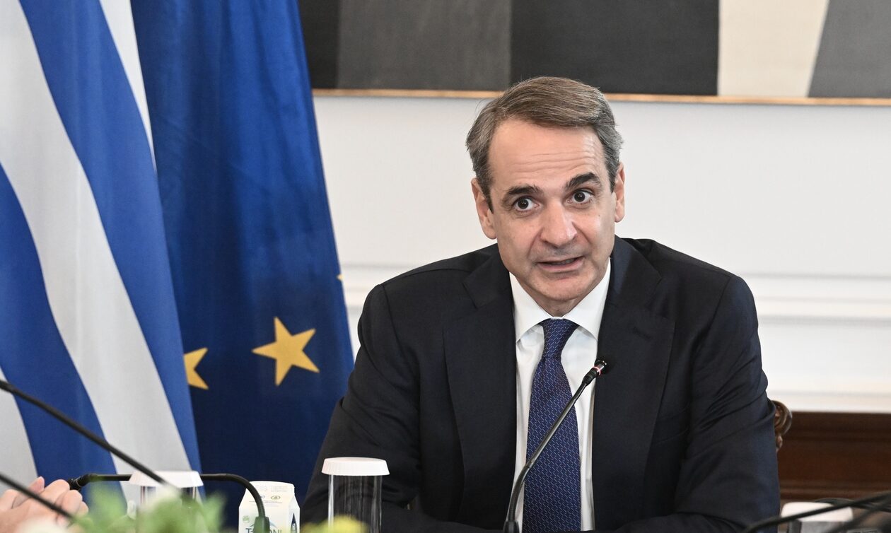 Κυβέρνηση: Τα καυτά μέτωπα και το ανακάτεμα της τράπουλας