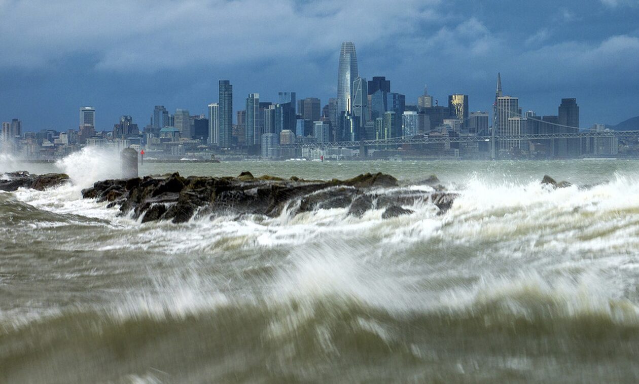 Σε έκτακτη ανάγκη η Καλιφόρνια: Ο «Ανανάς Εξπρές» φέρνει πλημμύρες, χιόνια και εκτεταμένα μπλακ-άουτ