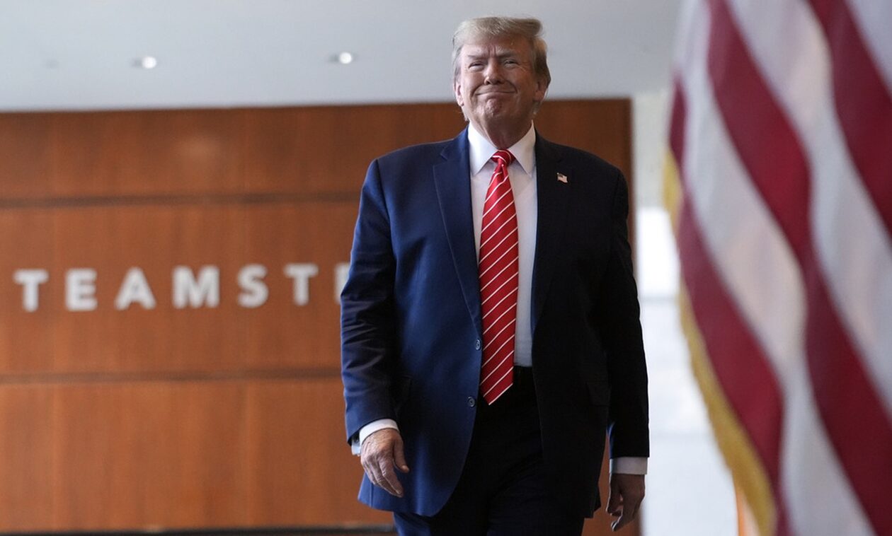 Τραμπ: Υπόσχεται περισσότερους δασμούς στην Κίνα, αν επανεκλεγεί – «Εκμεταλλεύθηκαν τη χώρα μας»