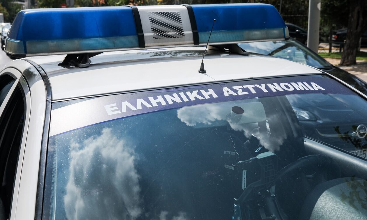 Κρήτη: Προσπάθησαν να αποφύγουν τους αστυνομικούς και έπεσαν πάνω σε δέντρο!
