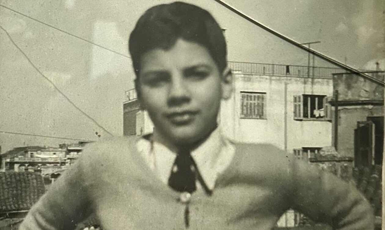 «Νυν και αεί»: Μια σειρά 20 επεισοδίων για να γνωρίσουμε καλύτερα τον Σταύρο Ξαρχάκο