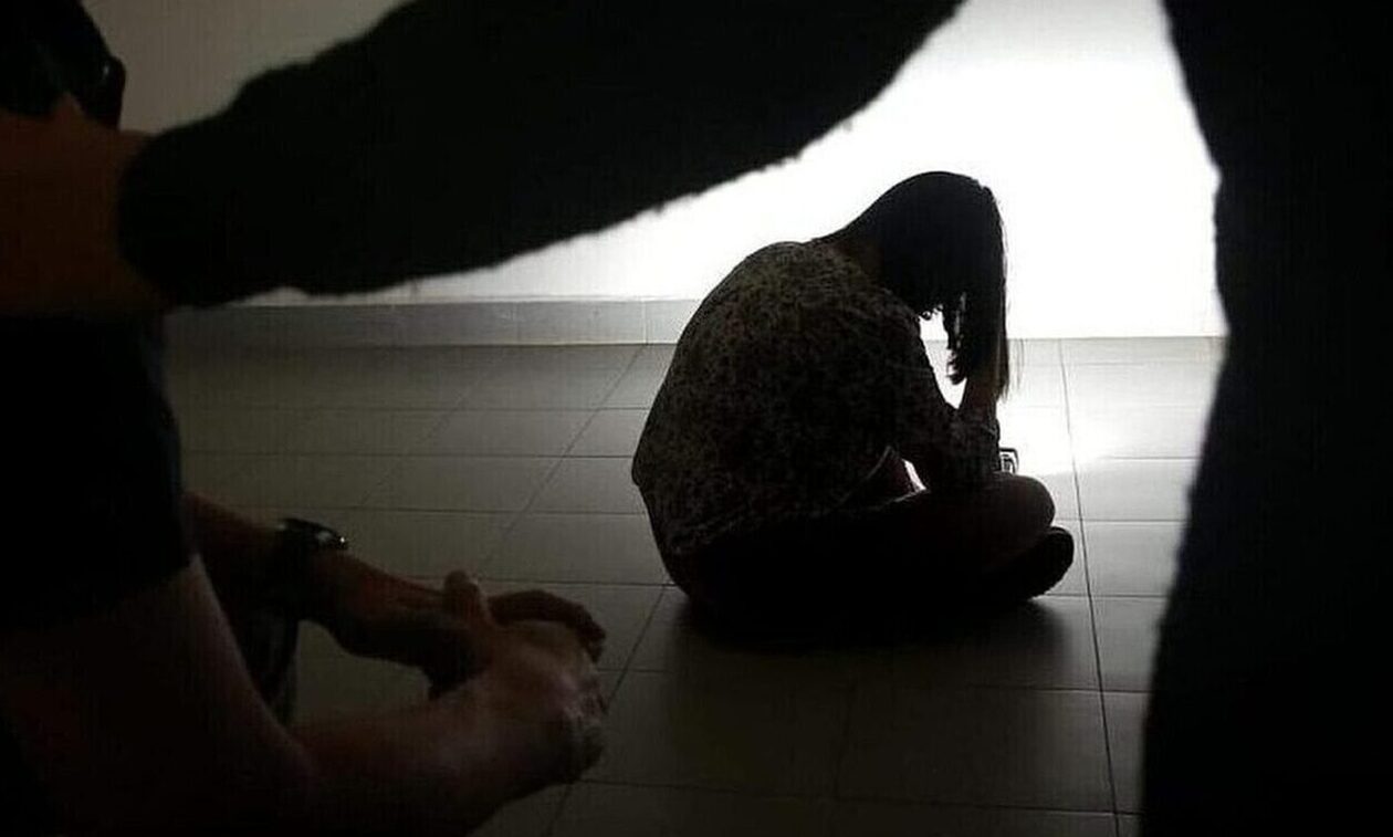Ρέθυμνο: Την απόλυτη κόλαση ζούσε η 14χρονη που εξέδιδε ο Πακιστανός – Την βίασαν άλλα 11 άτομα