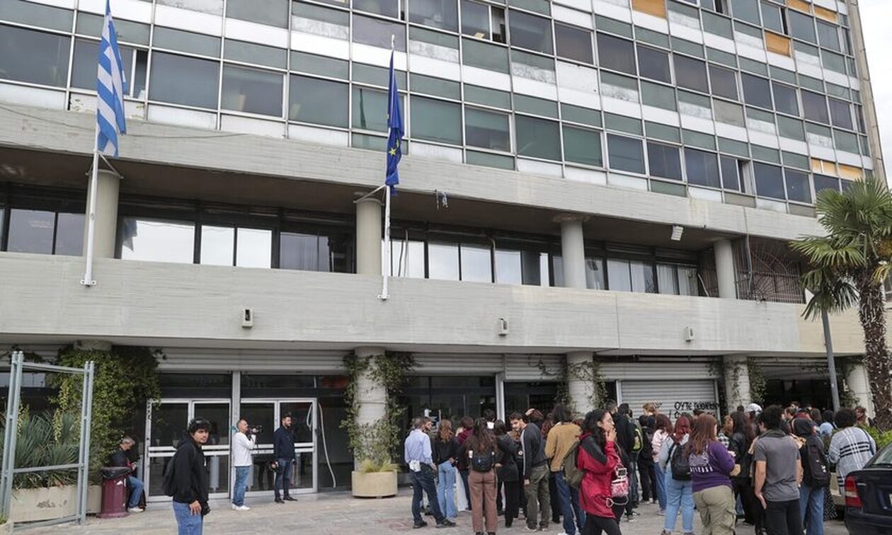 Ξανά κατάληψη στη Νομική του ΑΠΘ, άνοιξε για τις εξετάσεις η Ιατρική Αλεξανδρούπολης