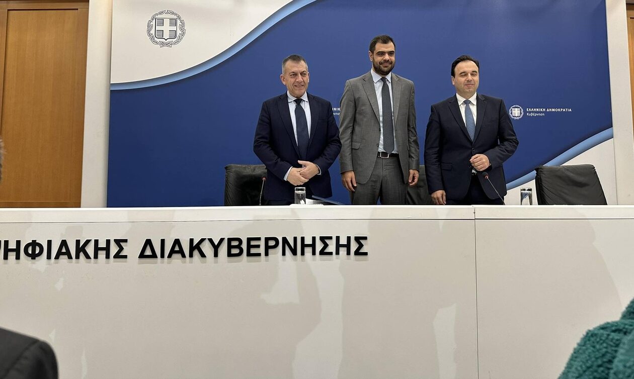Ανοίγουν τα γήπεδα σε θεατές: Τα νέα μέτρα ανακοινώνουν Παπαστεργίου – Βρούτσης – LIVE