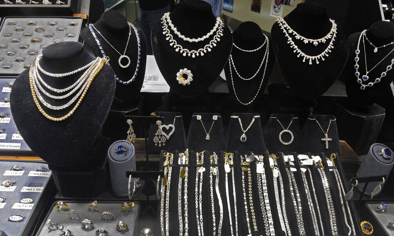 Ιστορικό ρεκόρ για το ασήμι: «Λάμπει» πιο πολύ από τον χρυσό – Οδεύει σε υψηλό 10ετίας