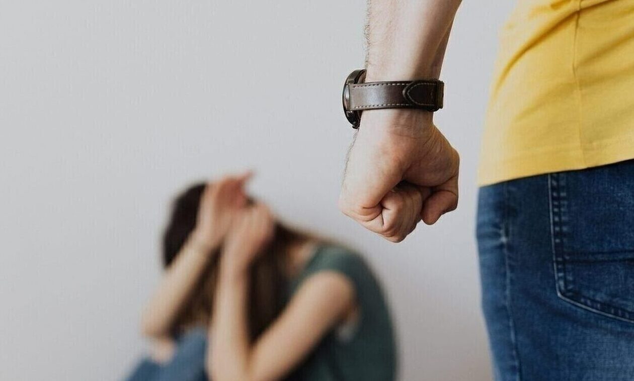 Κρήτη: 19χρονη κατήγγειλε τον πατέρα της – Την έπιασε από τον λαιμό και την χτύπησε στο πρόσωπο