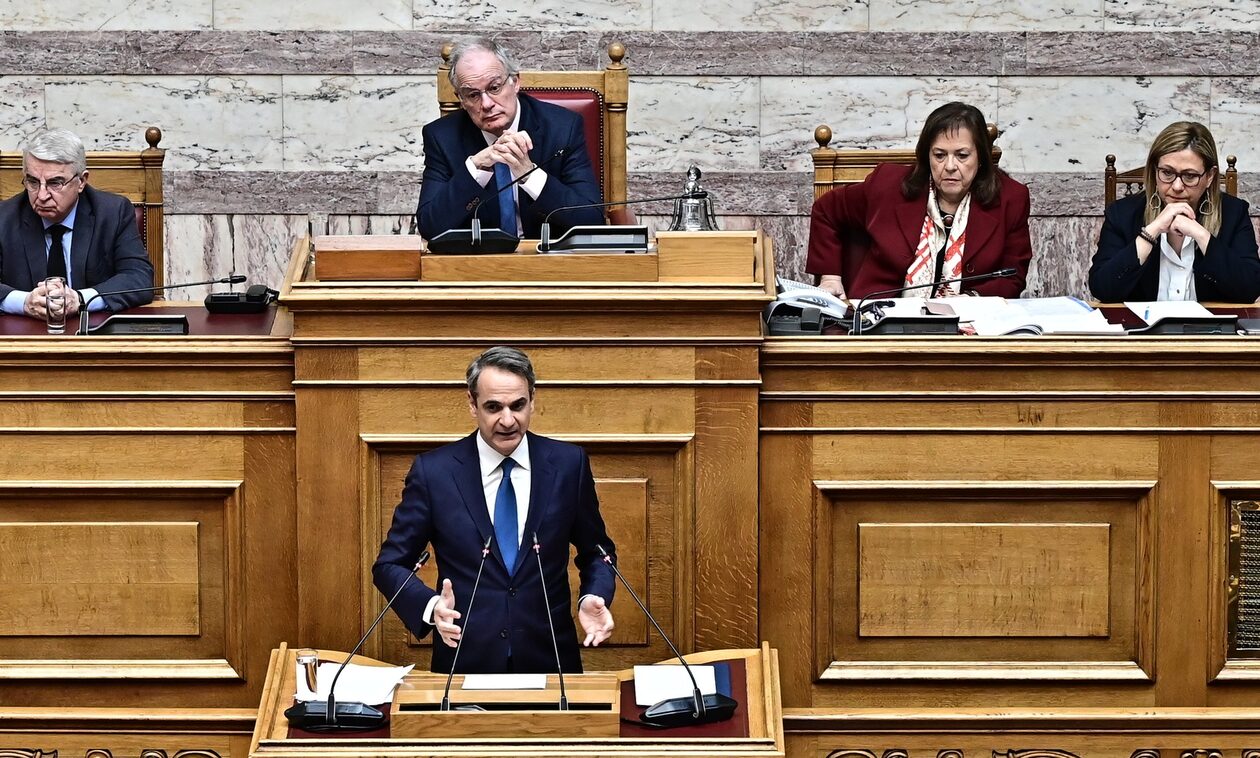 LIVE – Ο Κυριάκος Μητσοτάκης στη Βουλή για την στεγαστική κρίση