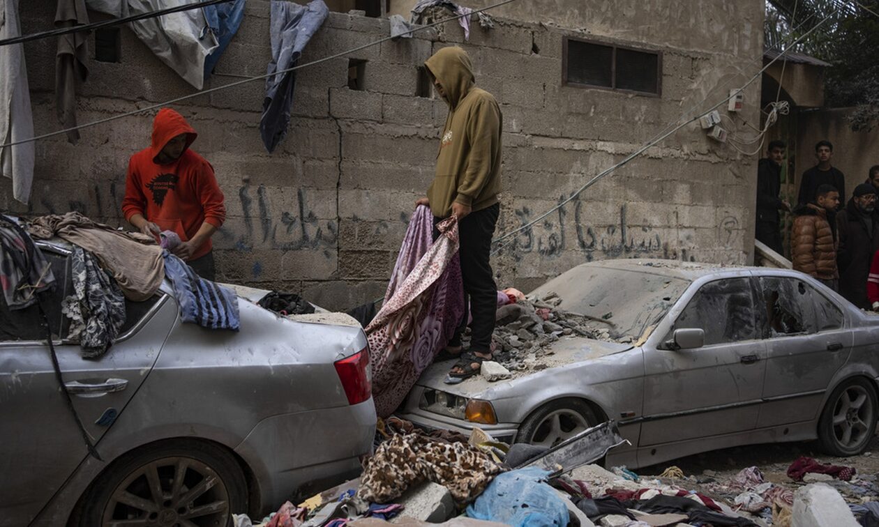 Γάζα: Τρώνε ζωωοτροφές και σκάβουν για να βρουν νερό – Παιδιά μένουν χωρίς φαγητό για μέρες