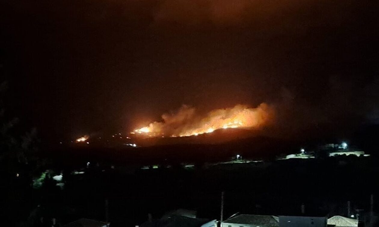 Ζάκυνθος: Φωτιά στο χωριό Έξω Χώρα