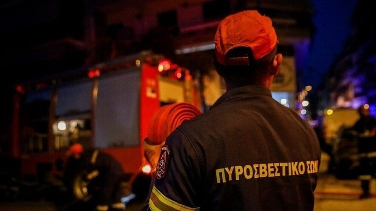 Πανεπιστημιούπολη: Ομάδα νεαρών πυρπόλησε τέσσερα αυτοκίνητα