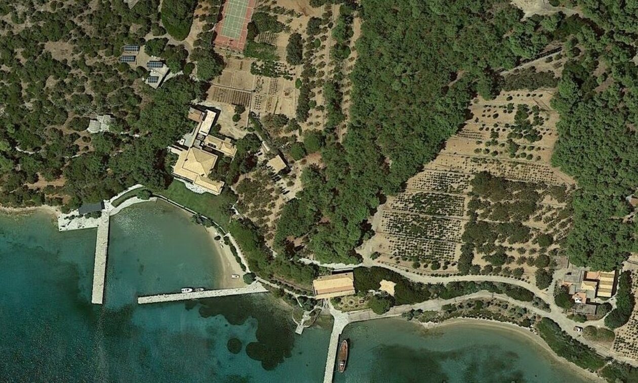 Αυτό είναι το σπίτι της οικογένειας Καρνέση στους Πεταλιούς – Εργαζόταν ως επιστάτης ο δράστης