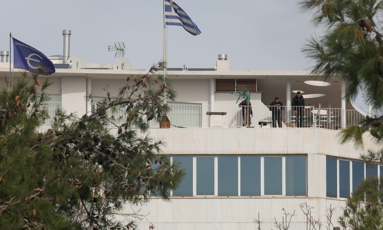 Μακελειό στη Γλυφάδα: Ανακοίνωση της ναυτιλιακής για το σπίτι και την απόλυση του δράστη