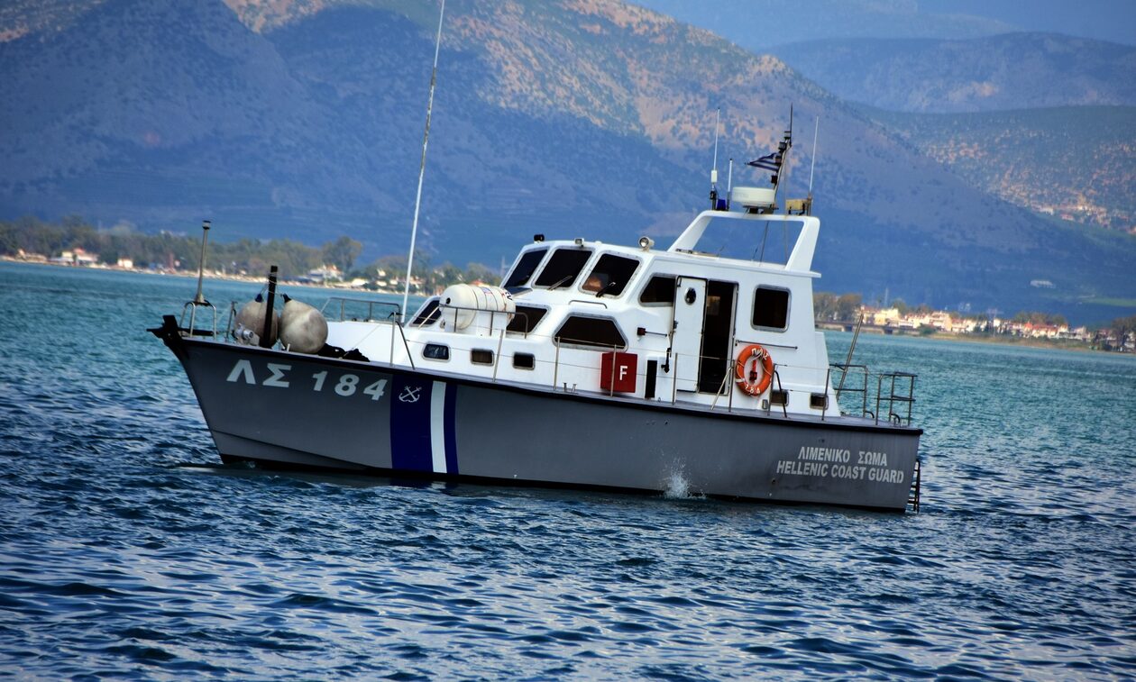 Χανιά: Ακυβέρνητο σκάφος στο νησάκι Αγίων Θεοδώρων – Τρεις οι επιβαίνοντες