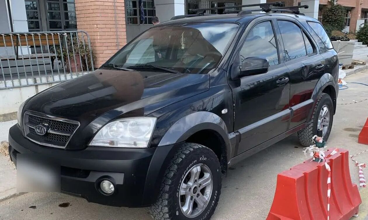 Συνελήφθη διακινητής μεταναστών στο κέντρο της Αθήνας – Είχε 12 άτομα στοιβαγμένα σε αυτοκίνητο