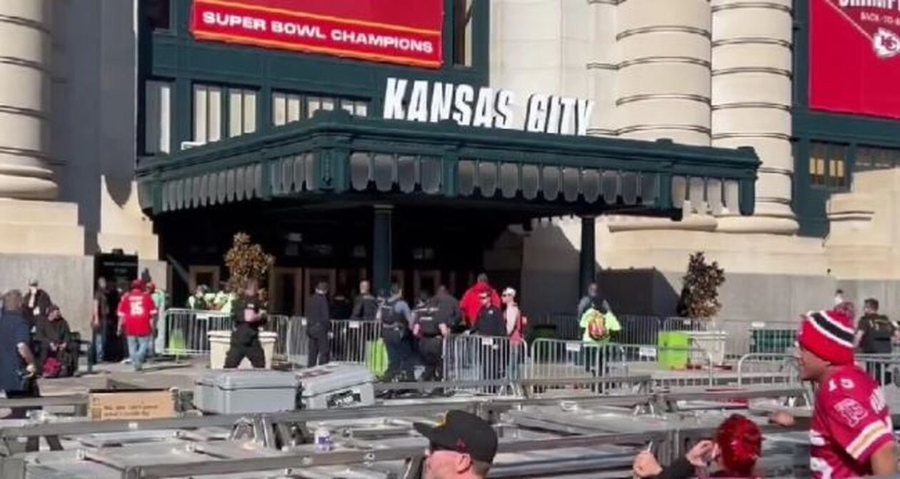 Super Bowl – Κάνσας: Πυροβολισμοί στην παρέλαση μετά τον τελικό – Αναφορές για τραυματίες