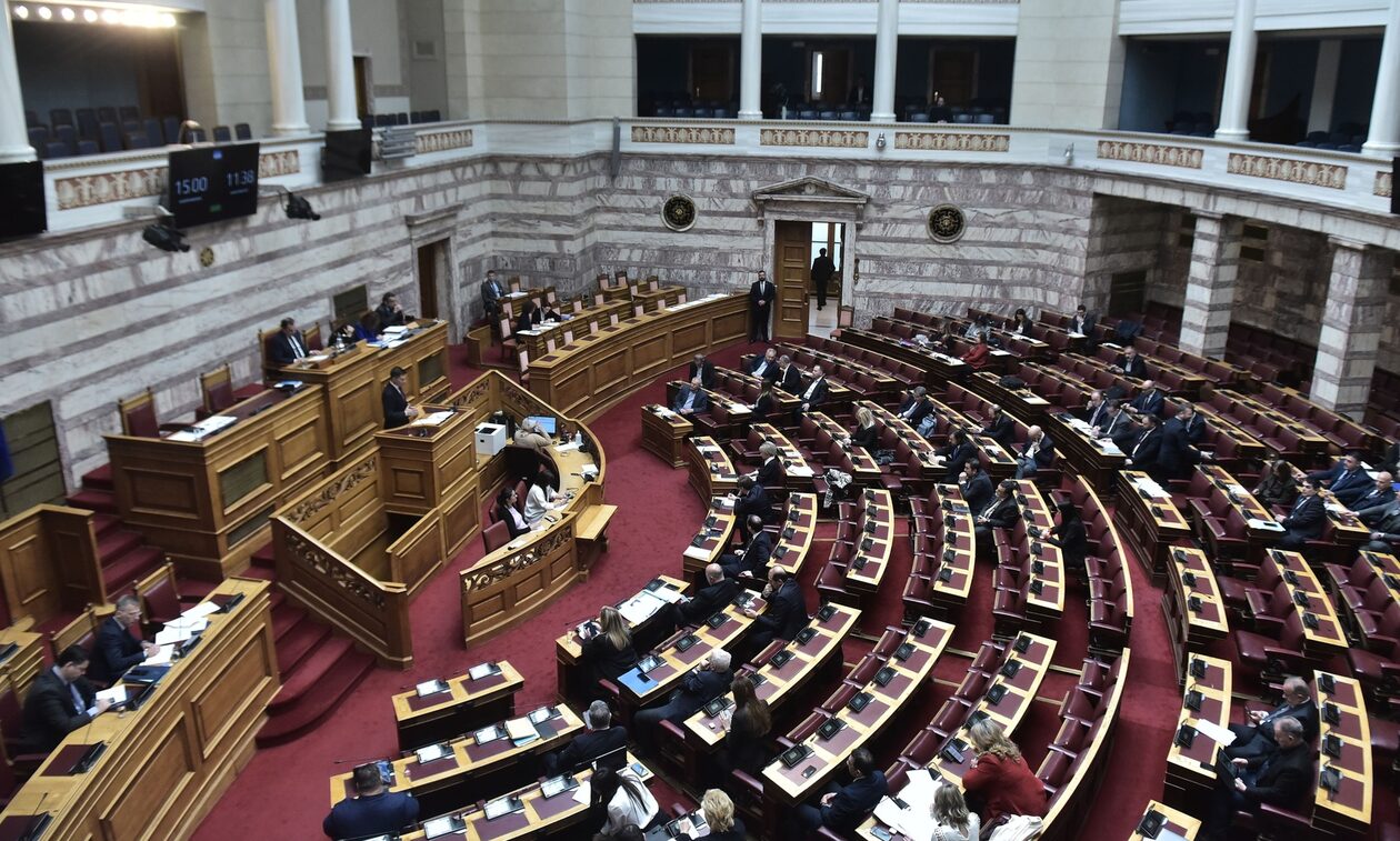 Ομόφυλα ζευγάρια: Η αριθμητική των «όχι» και της αποχής – Οι διαφωνούντες σε ΝΔ, ΠΑΣΟΚ και ΣΥΡΙΖΑ