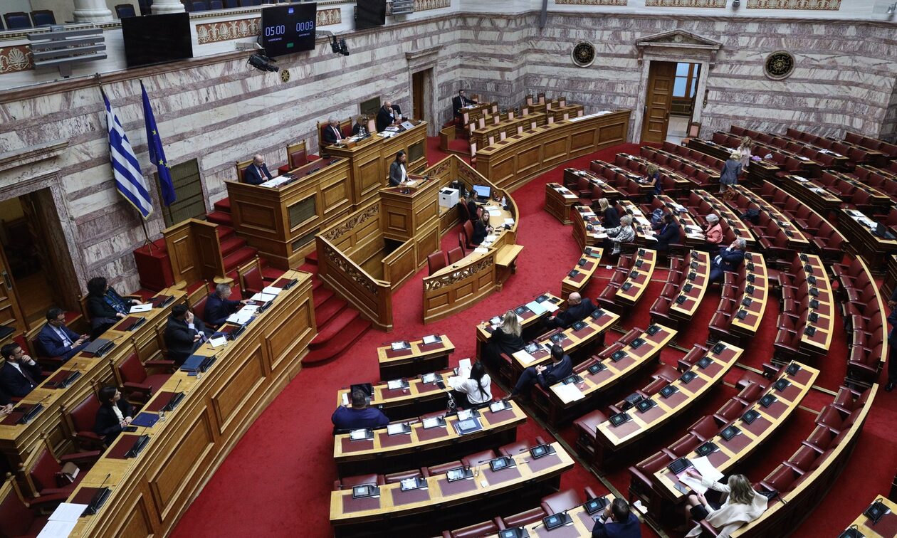 Liveblog: Η συζήτηση στη Βουλή για τα ομόφυλα ζευγάρια – Το απόγευμα η ψηφοφορία