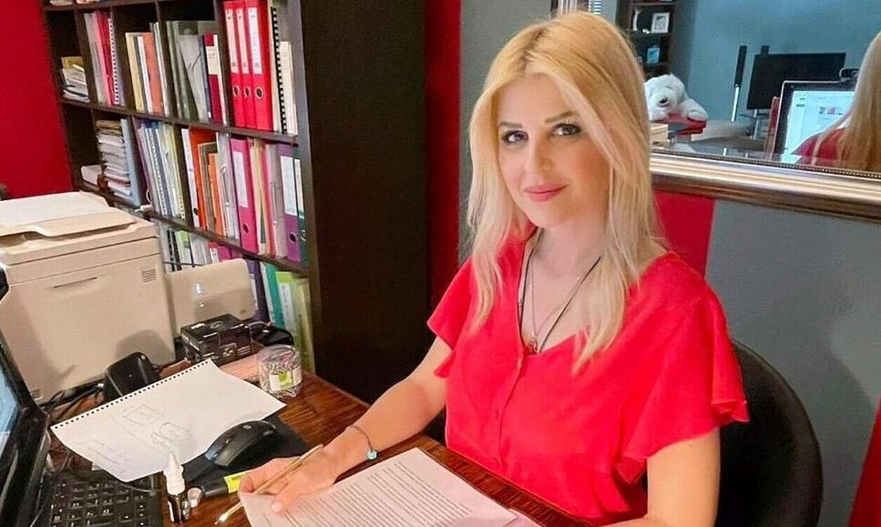 Έλενα Ράπτη: Επίθεση με μπογιές στο πολιτικό της γραφείο – Η ανάρτηση της