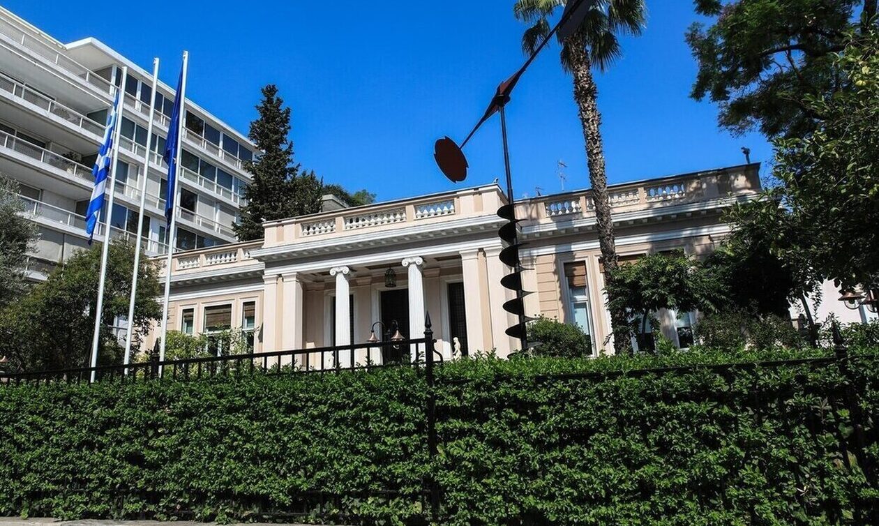 Η πρώτη αντίδραση της κυβέρνησης για την πύρινη ομιλία Σαμαρά