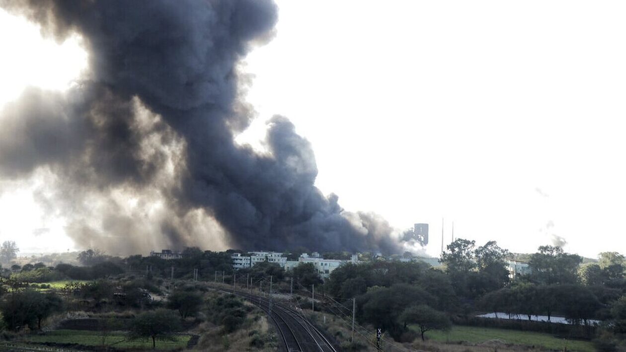 Ινδία: Τουλάχιστον τρεις νεκροί από πυρκαγιά σε εργοστάσιο του Δελχί