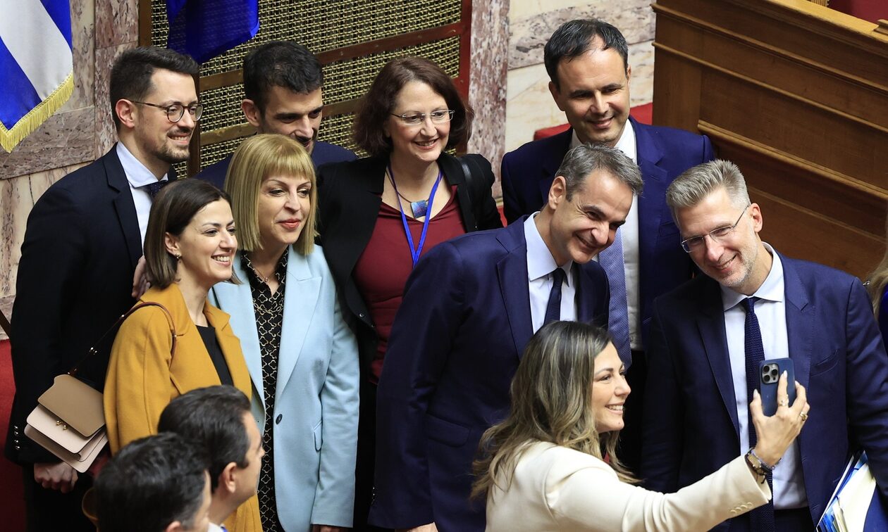 Ομόφυλα ζευγάρια: Ο πολιτικός αυτοκτονισμός της Νέας Δημοκρατίας – Στις ευρωκάλπες οι «συνέπειες»