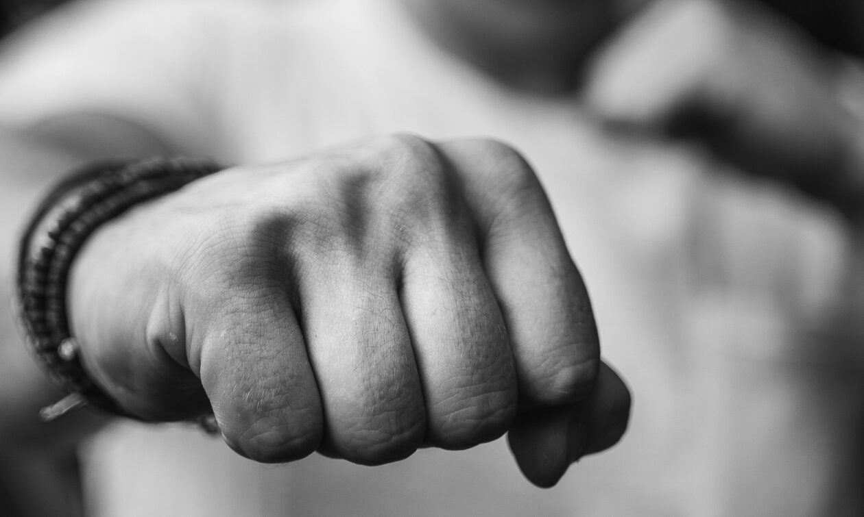 Ξυλοδαρμός ανηλίκου στην Καλαμάτα: Συνελήφθησαν ένας 16χρονος και ο πατέρας του