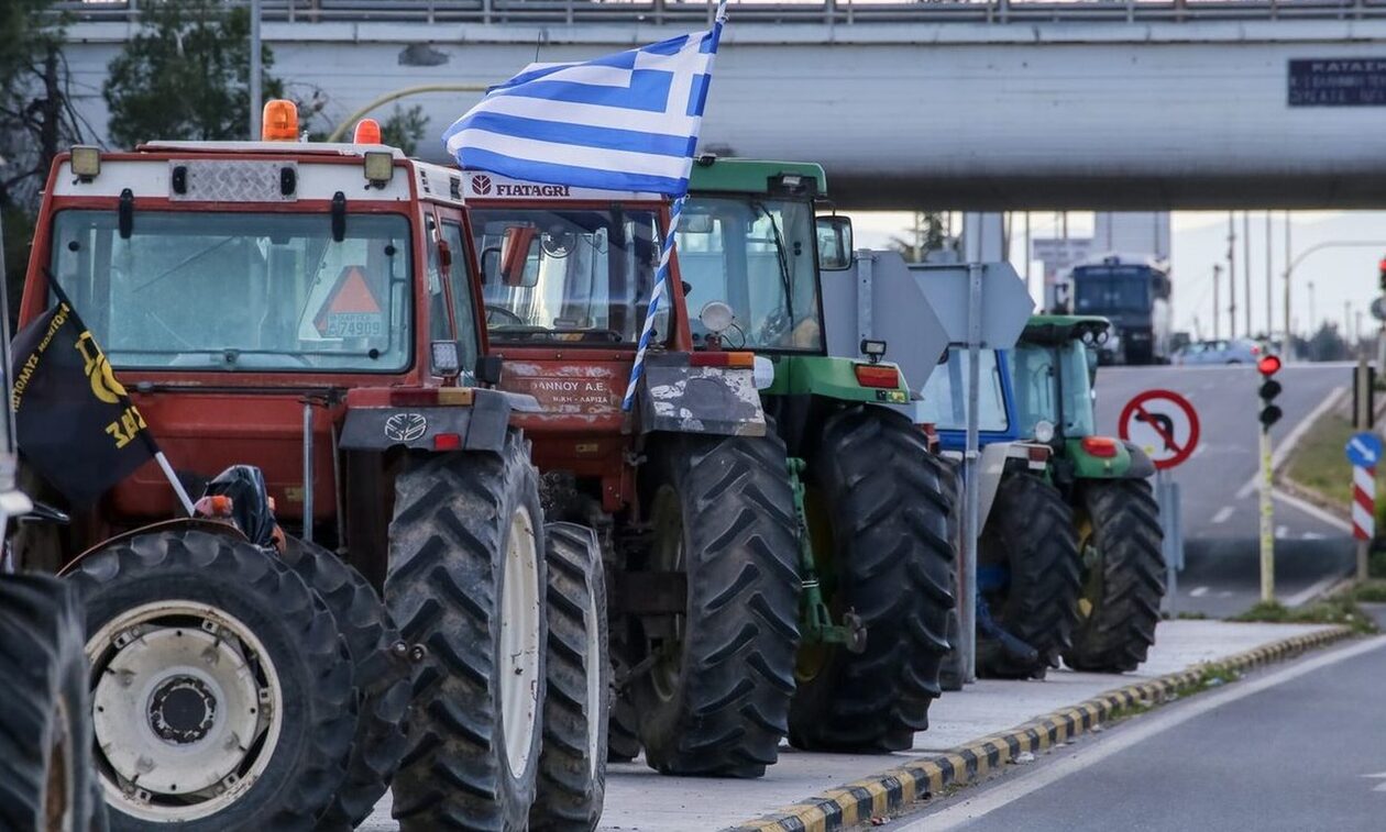 Σκληραίνουν από σήμερα τις κινητοποιήσεις οι αγρότες – Προχωρούν σε πολύωρους αποκλεισμούς