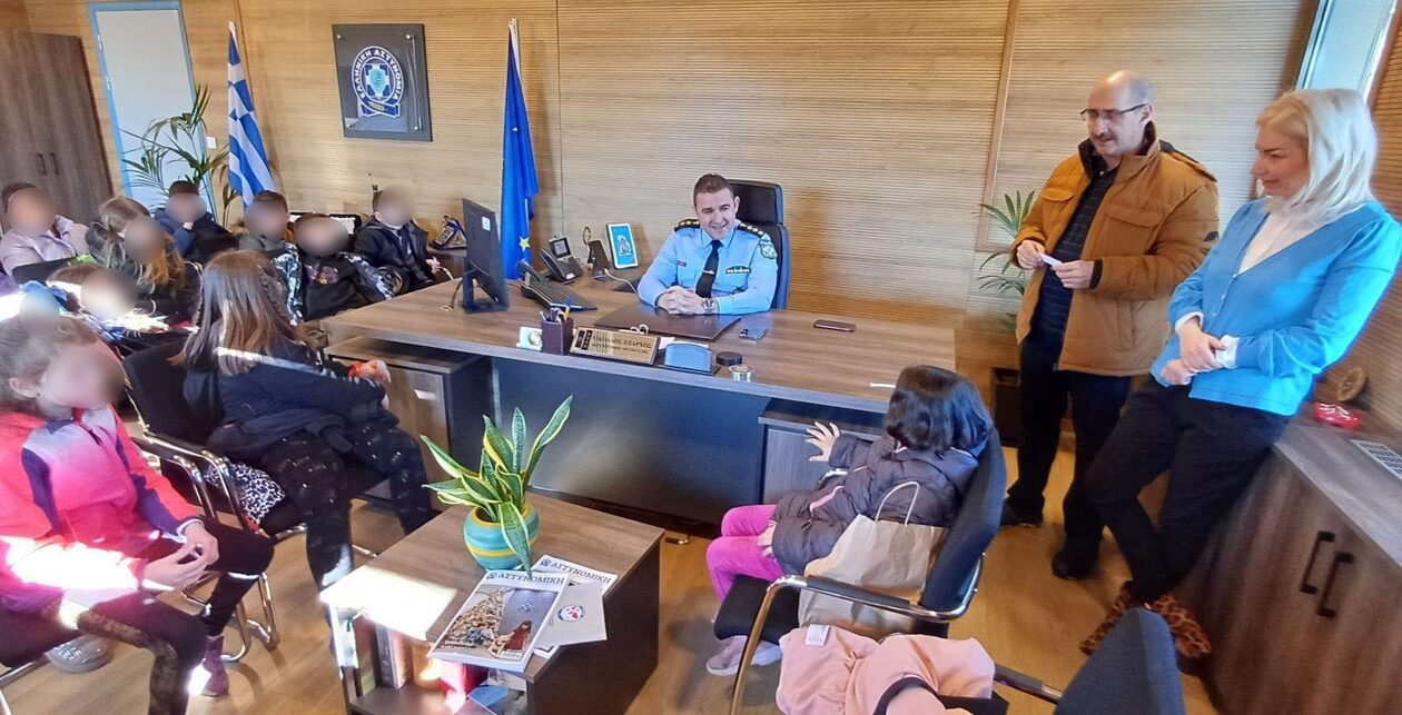 Καστοριά: Μαθητές σε ρόλο δημοσιογράφου «ανακρίνουν» αστυνομικούς