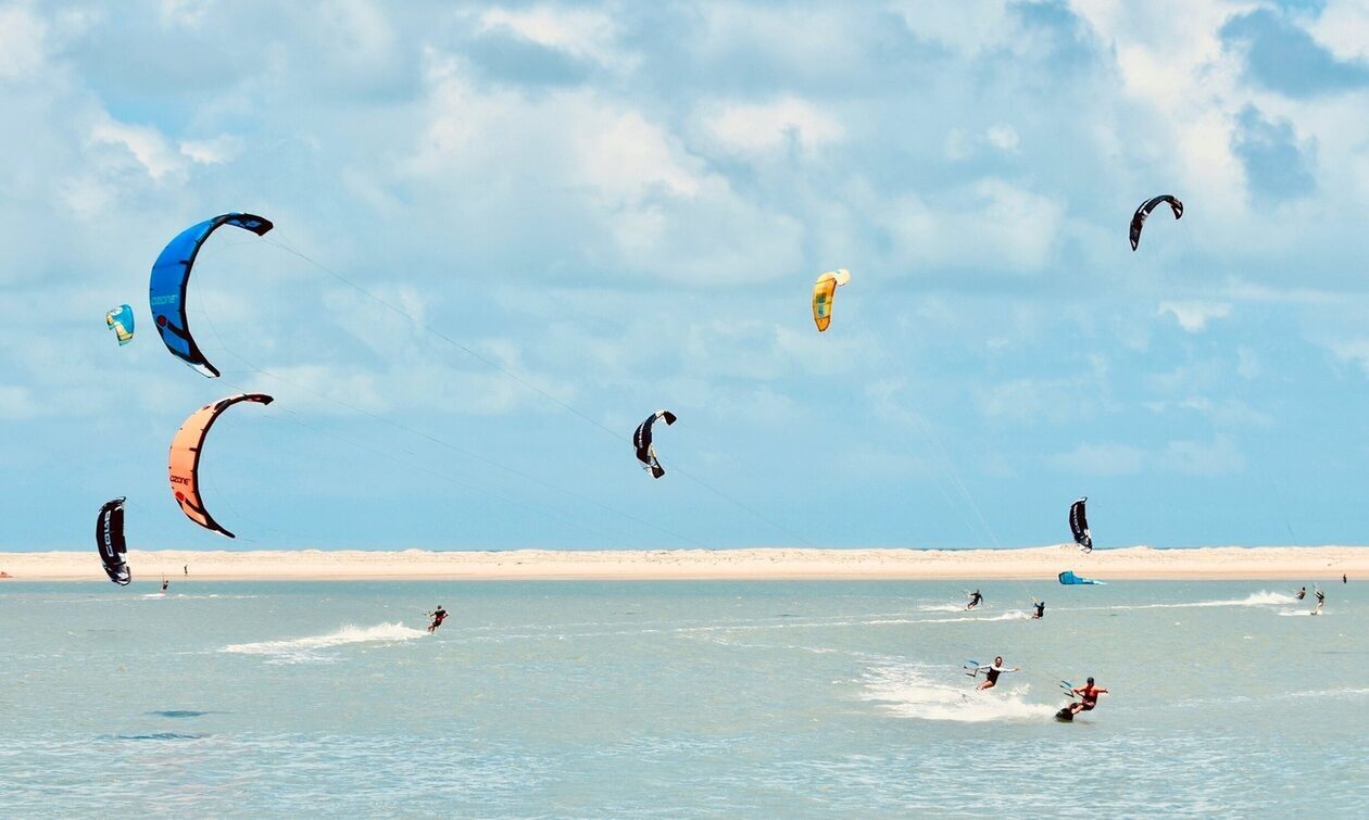 Αρτέμιδα: Χάθηκε με το kite surf του στη θάλασσα και τον έσωσε τοΛιμενικό