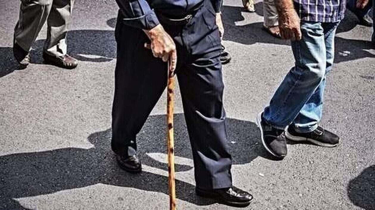 Nωρίτερα θα καταβληθούν οι συντάξεις Μαρτίου: Οι ημερομηνίες πληρωμής