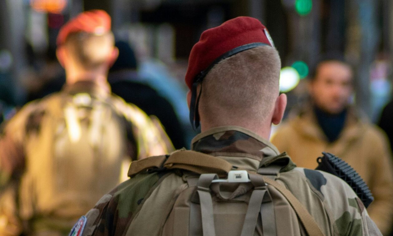 Δεκτοί οι «μακρυμάλληδες» στον ιαπωνικό στρατό λόγω… λειψανδρίας – Υπό μια προϋπόθεση