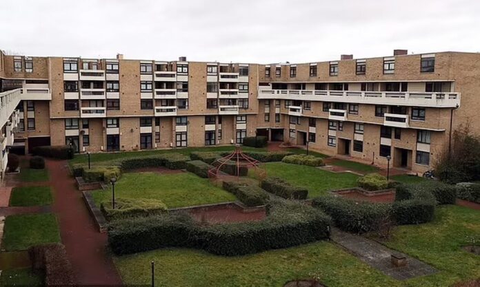 1523277-britain-village.jpg
