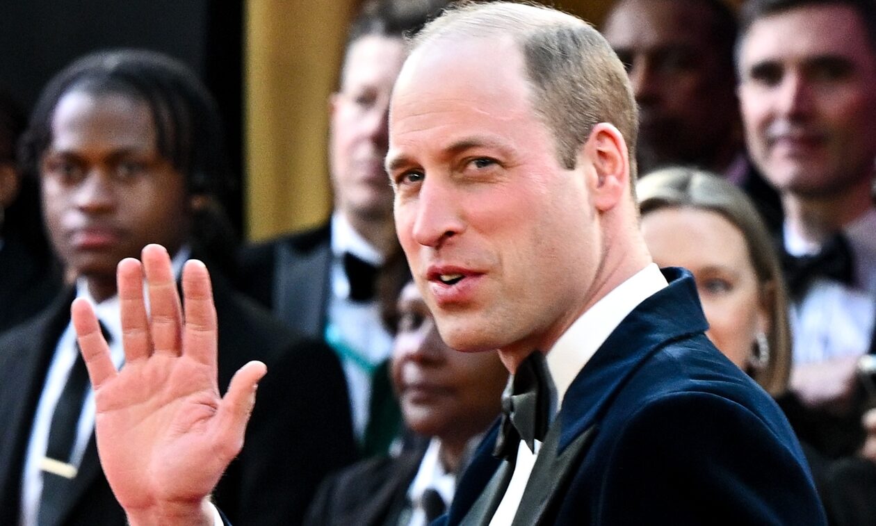 Πρίγκιπας Ουίλιαμ: Χαμογελαστός στο κόκκινο χαλί της τελετής απονομής των Bafta