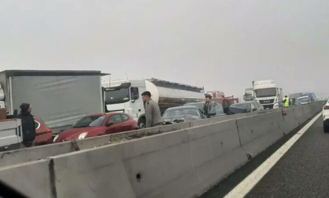Ιταλία: Μεγάλη καραμπόλα εξαιτίας πυκνής ομίχλης – Αναφορές για σοβαρά τραυματισμένους