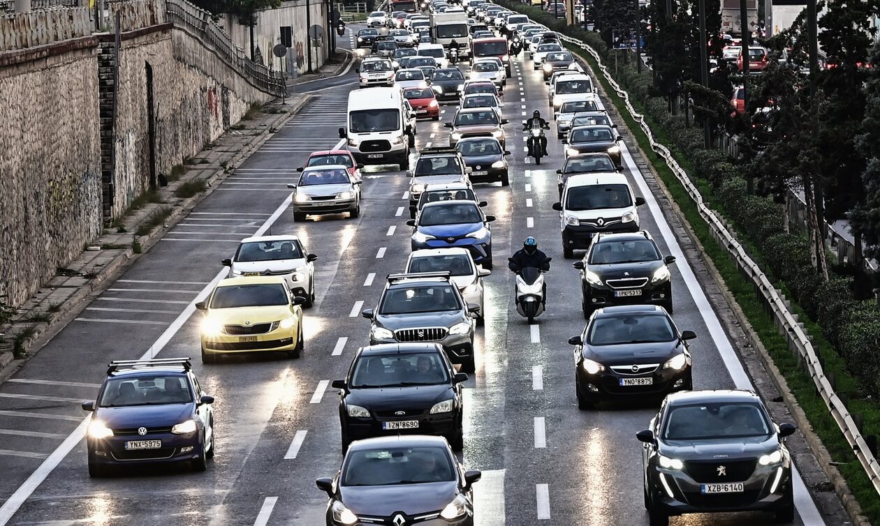 Κίνηση στους δρόμους: Καθυστερήσεις σε Αθηνών-Λαμίας, Μεσογείων και Κηφισίας