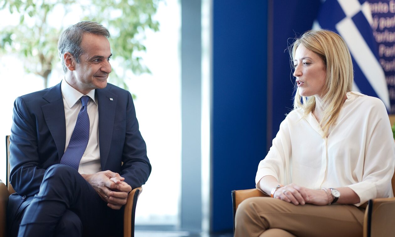 Η Ρομπέρτα Μέτσολα επισκέπτεται την Αθήνα – Συνάντηση με Μητσοτάκη και Σακελλαροπούλου
