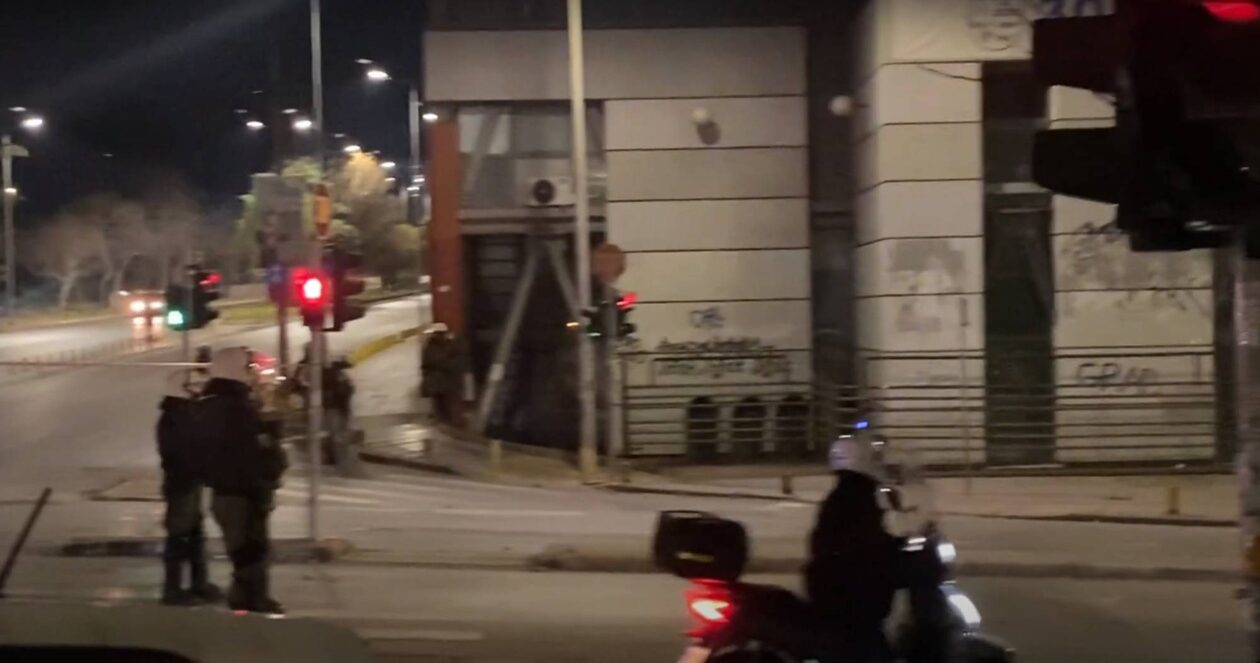 Θεσσαλονίκη: Επεισόδια και πετροπόλεμος έξω από το ΑΠΘ