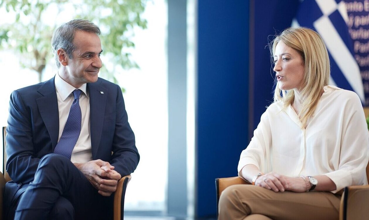 Ο Κυριάκος Μητσοτάκης συνανάταται με την πρόεδρο του Ευρωπαϊκού Κοινοβουλίου