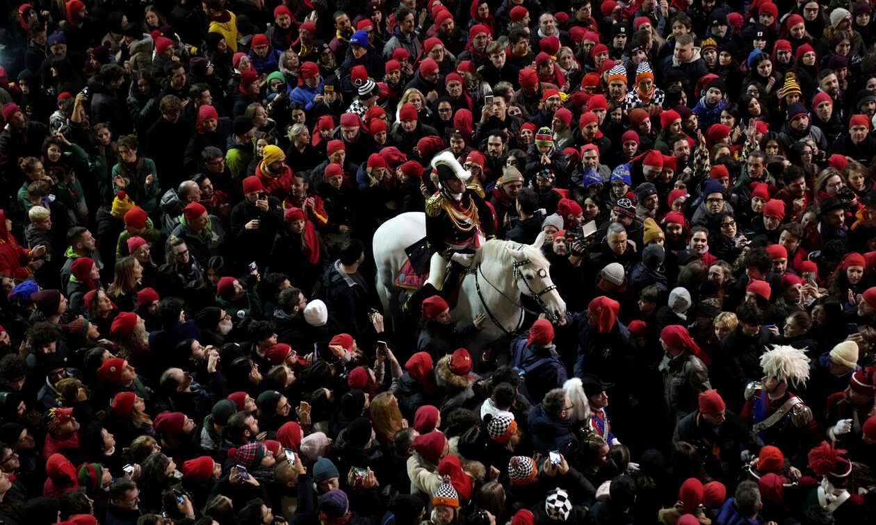Ιταλία: Η «μάχη των πορτοκαλιών» στην Ιβρέα – Το ξεχωριστό έθιμο που χάνεται στα βάθη των αιώνων