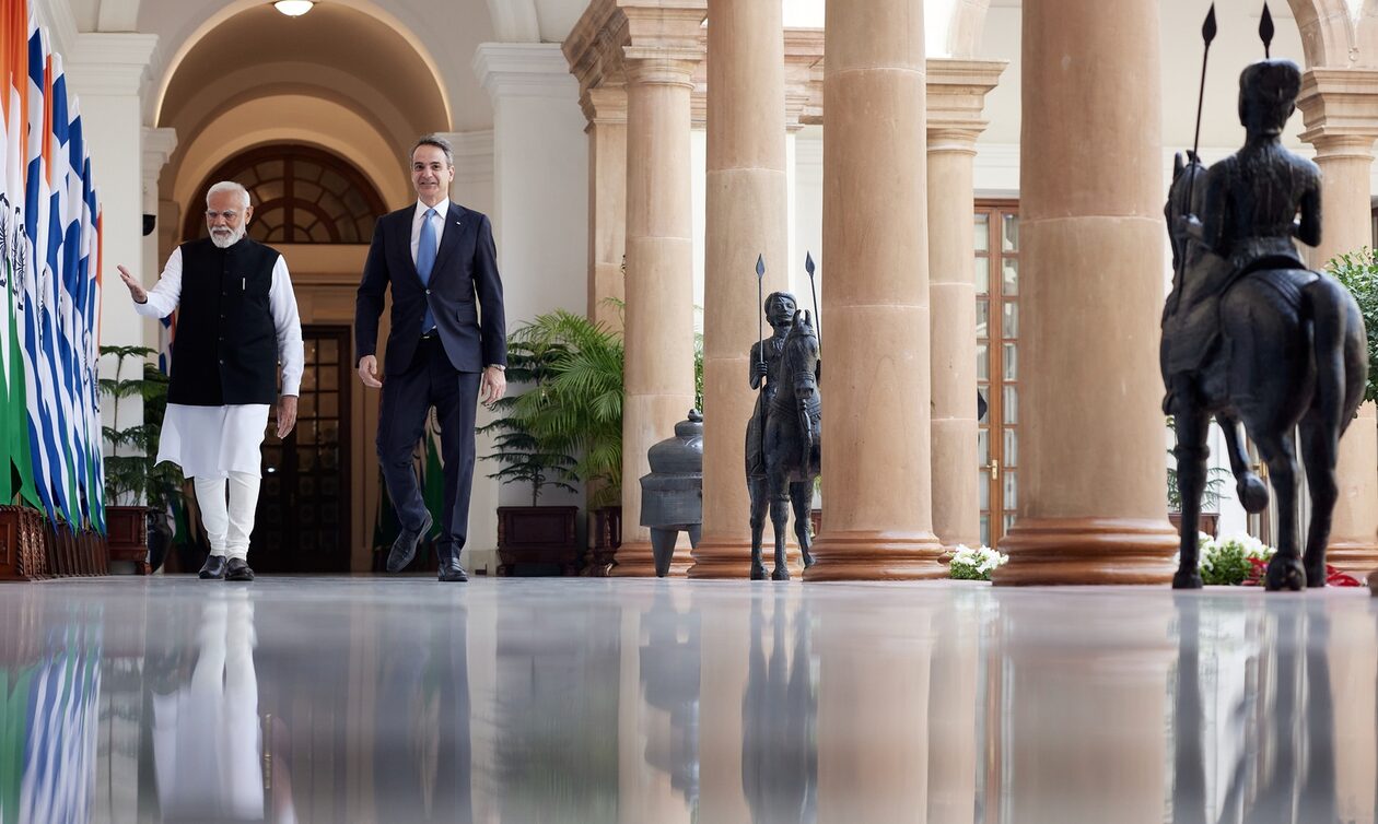 Από το Σύνταγμα στο Νέο Δελχί …δεν απέφυγε το αγροτικό μπλόκο ο Μητσοτάκης