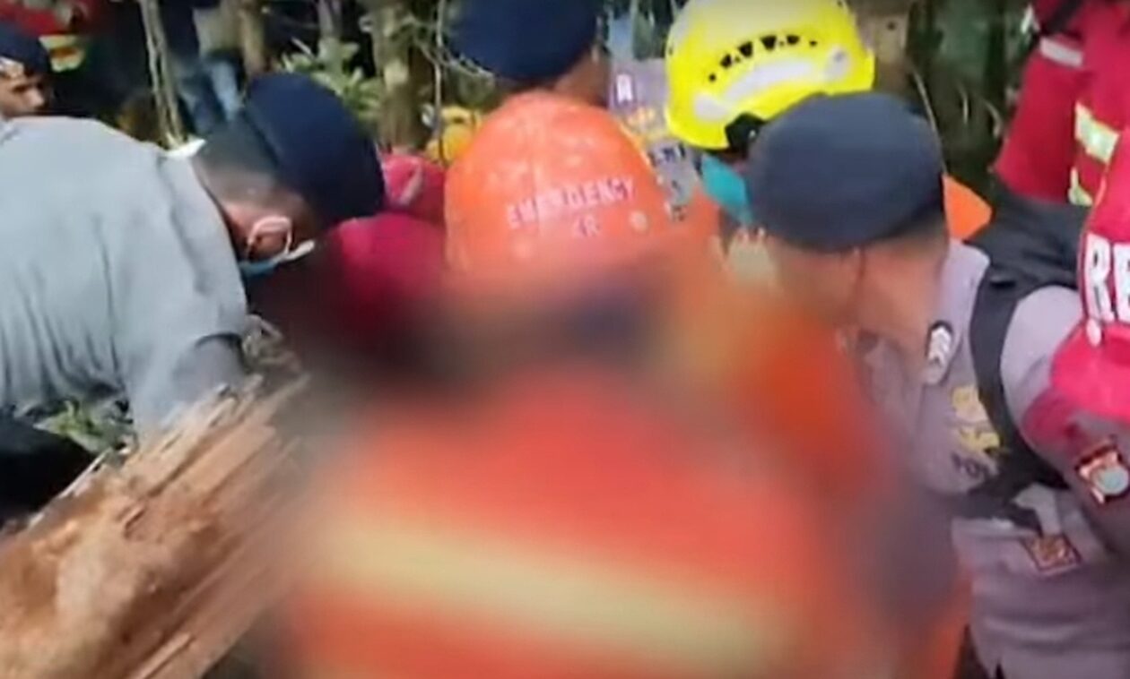 Ινδονησία: Συντριβή ελικοπτέρου στην Χαλμαχέρα – 3 νεκροί