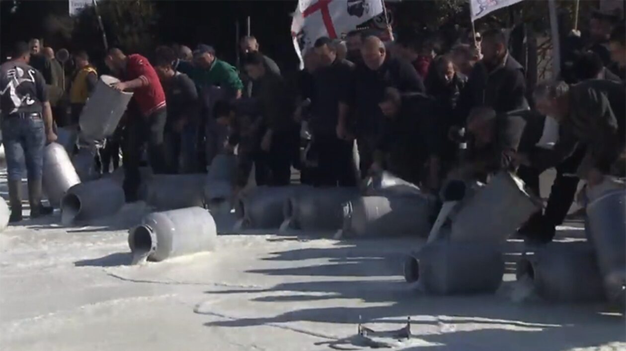 Σαρδηνία: Αγανακτισμένοι οι αγρότες και κτηνοτρόφοι – Η Μελόνι αρνείται να τους συναντήσει